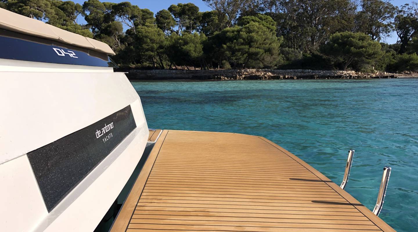 De Antonio Yachts D42 25